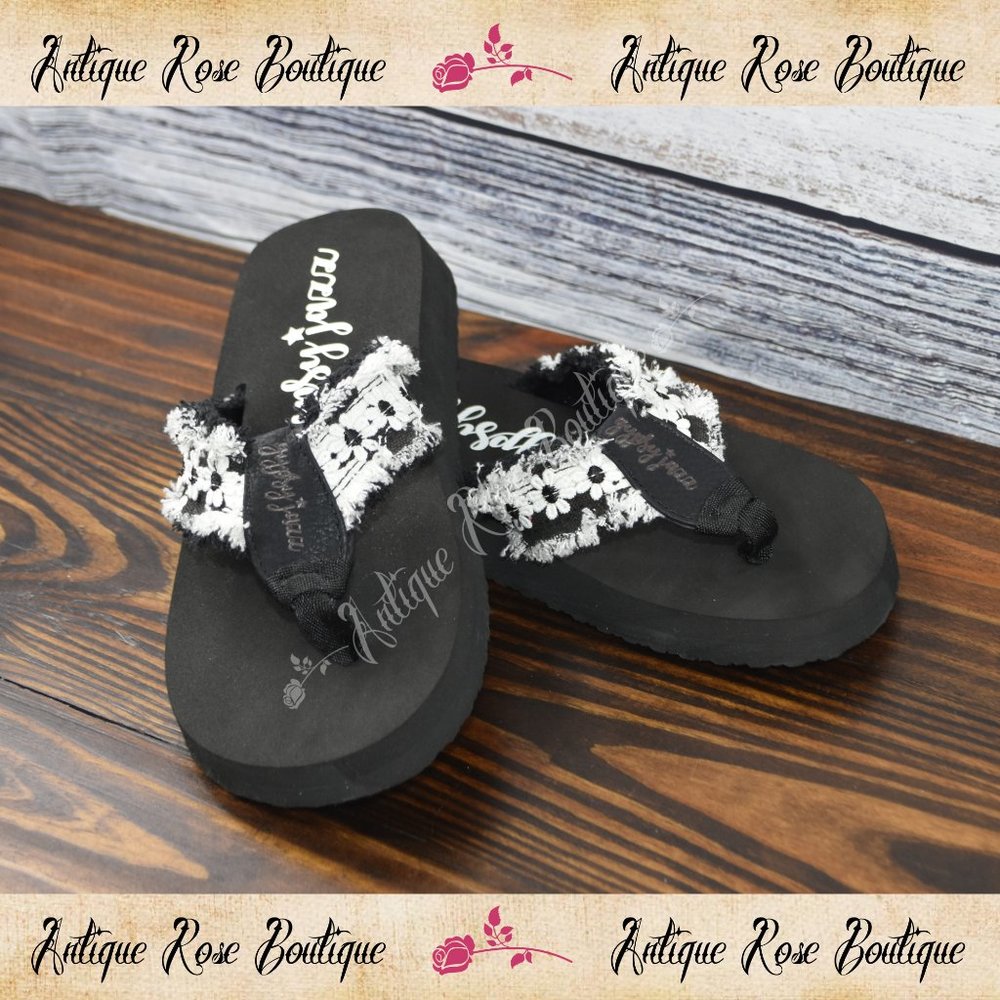 🌹 Very G Gypsy Jazz Black And White Daisies Flip Flops